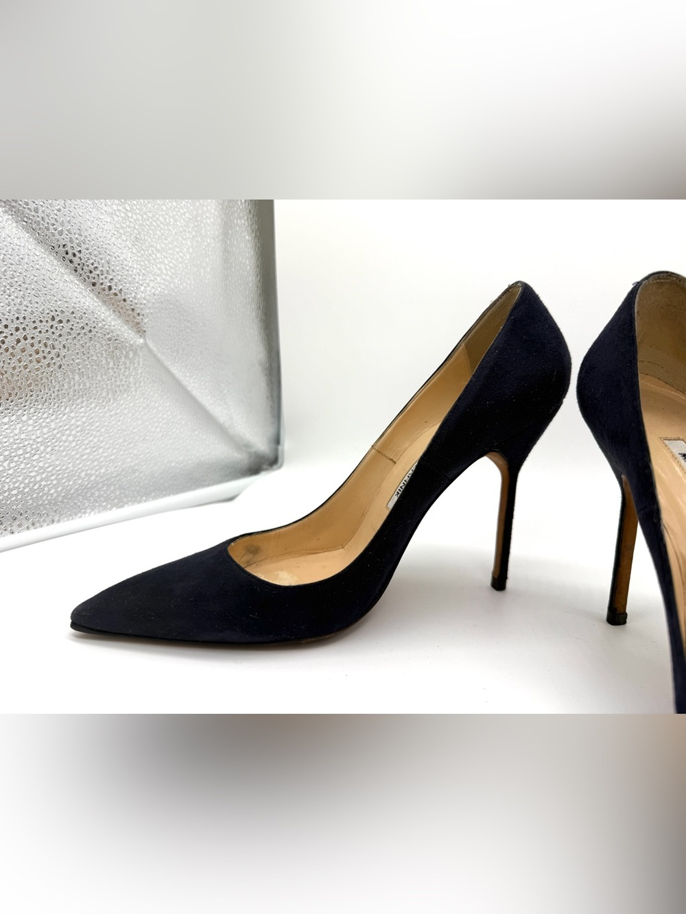 Manolo Blahnik Dark Navy Suede Pointed-Toe Pumps – Size 38 - Picture 8 of 13